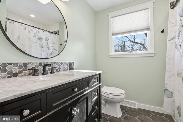 2213 RIVIERA LN, Wilmington, DE 19810