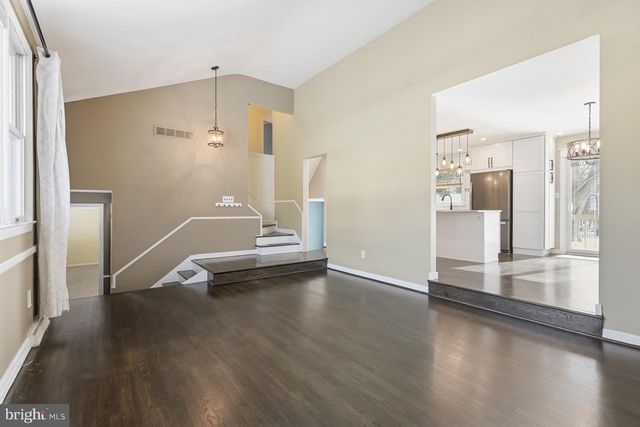 2213 RIVIERA LN, Wilmington, DE 19810