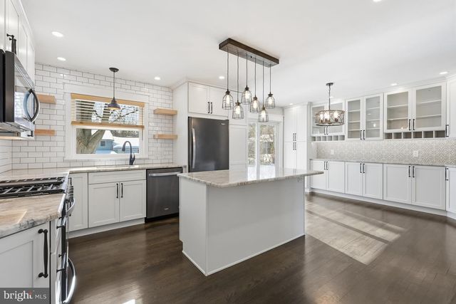 2213 RIVIERA LN, Wilmington, DE 19810