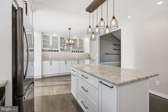 2213 RIVIERA LN, Wilmington, DE 19810