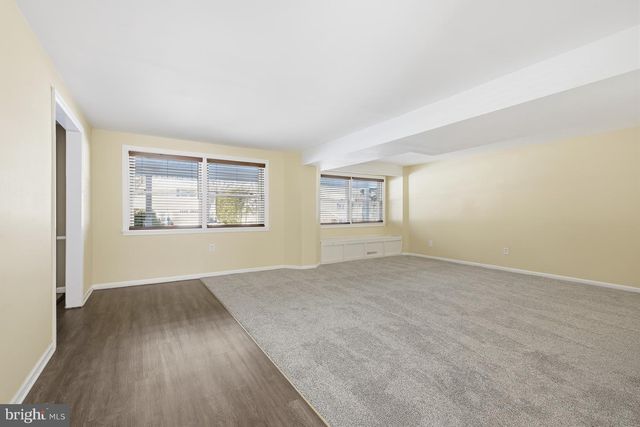 2213 RIVIERA LN, Wilmington, DE 19810