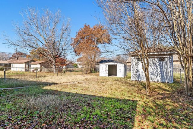 927 Poinsettia Drive, Lancaster, TX 75146