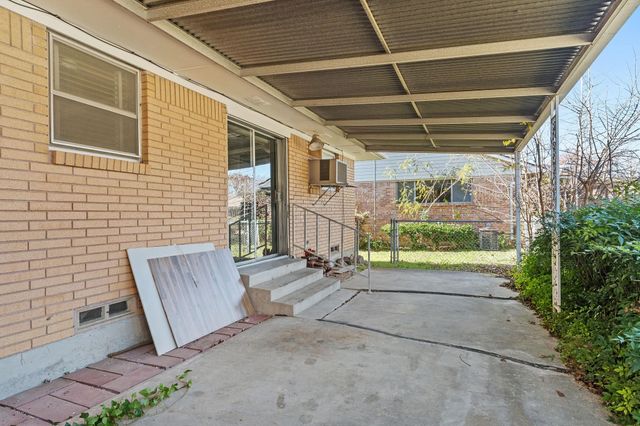 927 Poinsettia Drive, Lancaster, TX 75146
