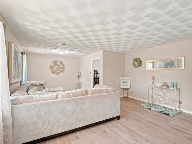 927 Poinsettia Drive, Lancaster, TX 75146