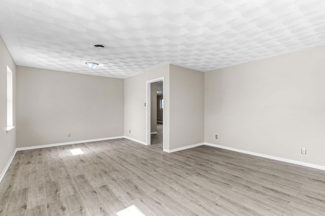 927 Poinsettia Drive, Lancaster, TX 75146