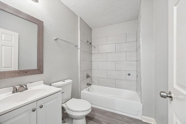 710 E Magnolia Street, Angleton, TX 77515