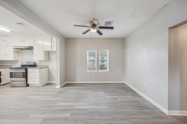 710 E Magnolia Street, Angleton, TX 77515