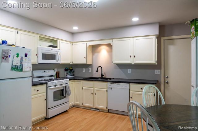 7191 Nicholson Road, Fowlerville, MI 48836