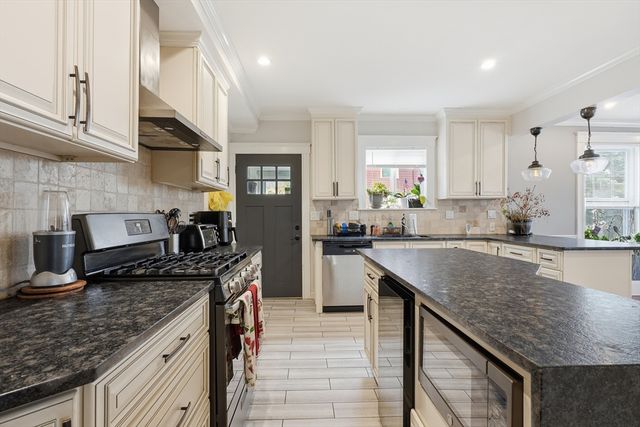 20 Oak Hill Rd, Saugus, MA 01906