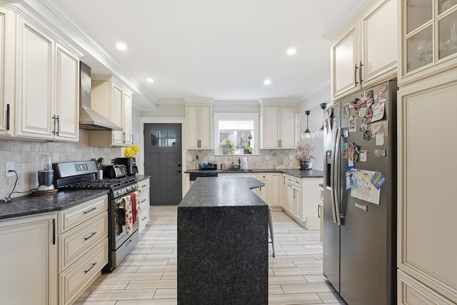 20 Oak Hill Rd, Saugus, MA 01906