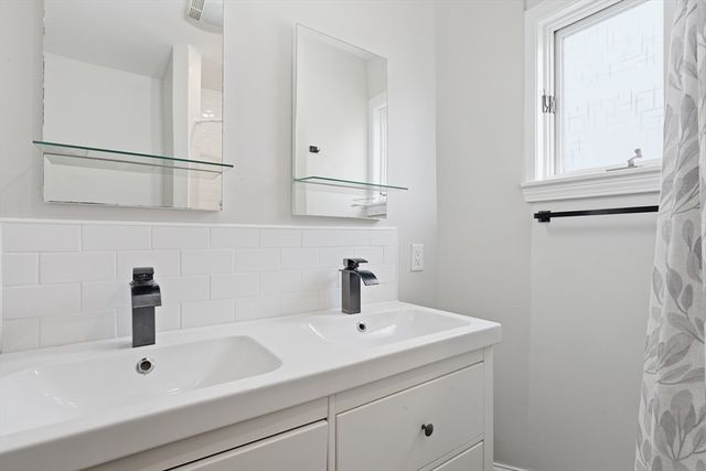 20 Oak Hill Rd, Saugus, MA 01906