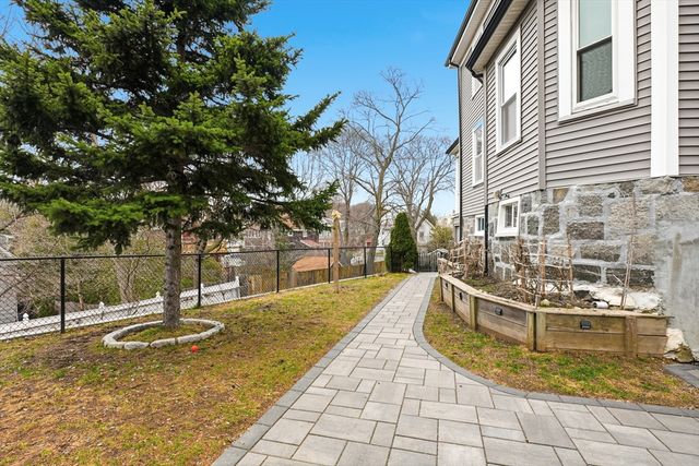 20 Oak Hill Rd, Saugus, MA 01906