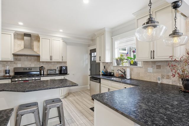 20 Oak Hill Rd, Saugus, MA 01906