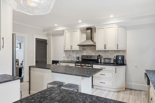 20 Oak Hill Rd, Saugus, MA 01906