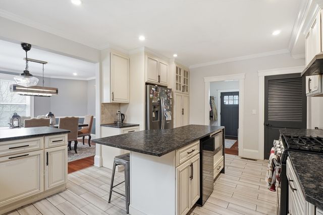 20 Oak Hill Rd, Saugus, MA 01906