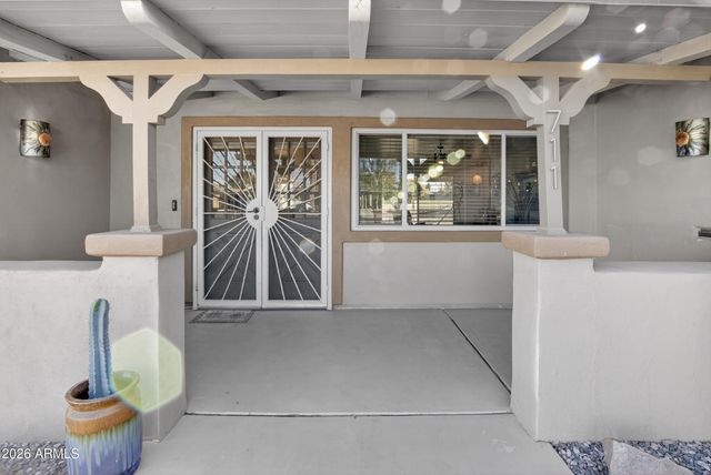 711 S REVOLTA Circle, Mesa, AZ 85208