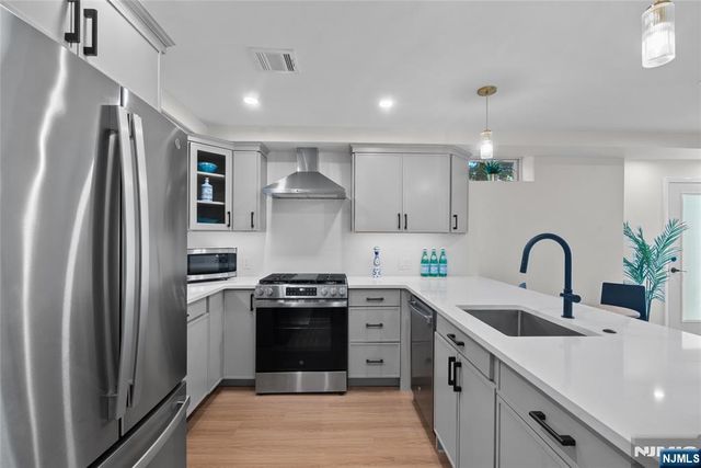 101 Gates C1, Montclair, NJ 07042