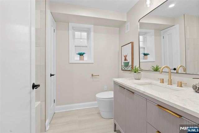 101 Gates C1, Montclair, NJ 07042