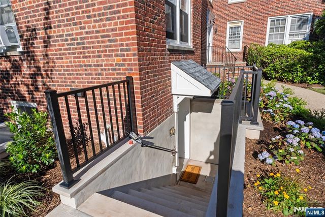 101 Gates C1, Montclair, NJ 07042