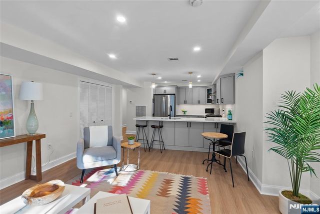 101 Gates C1, Montclair, NJ 07042