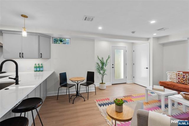 101 Gates C1, Montclair, NJ 07042