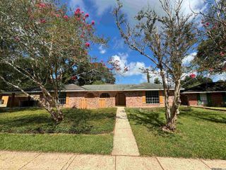 865 Seyburn Ct, Baton Rouge, LA 70808