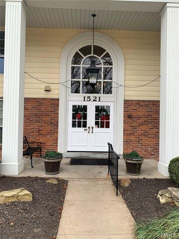 1521 Hedgeford Drive 5, Chesterfield, MO 63017