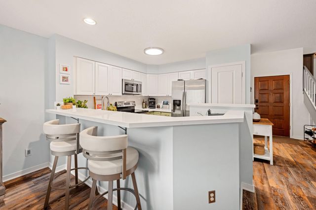 1392 Carling Drive 305, Saint Paul, MN 55108
