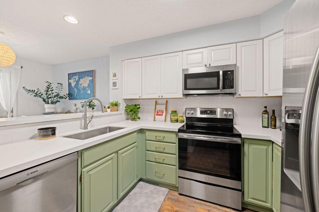 1392 Carling Drive 305, Saint Paul, MN 55108