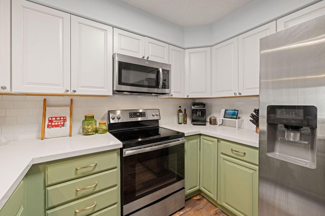 1392 Carling Drive 305, Saint Paul, MN 55108