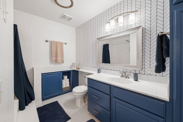 1392 Carling Drive 305, Saint Paul, MN 55108