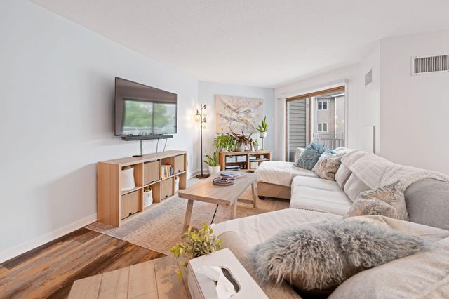 1392 Carling Drive 305, Saint Paul, MN 55108
