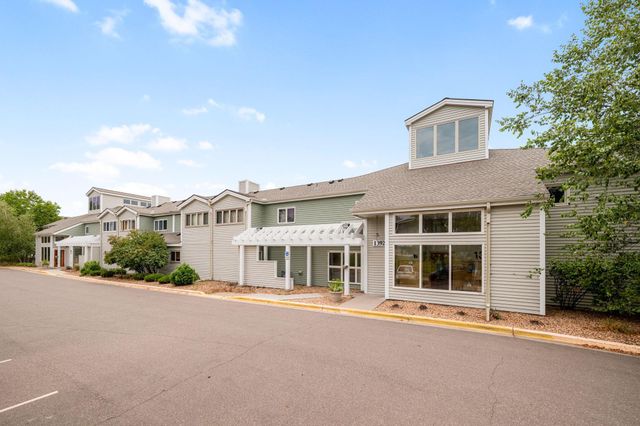 1392 Carling Drive 305, Saint Paul, MN 55108