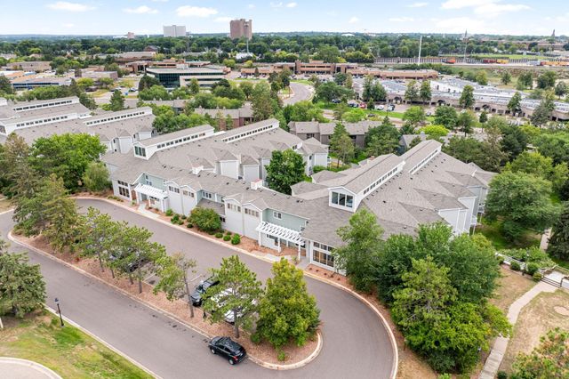 1392 Carling Drive 305, Saint Paul, MN 55108