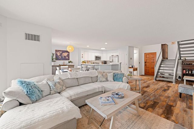 1392 Carling Drive 305, Saint Paul, MN 55108