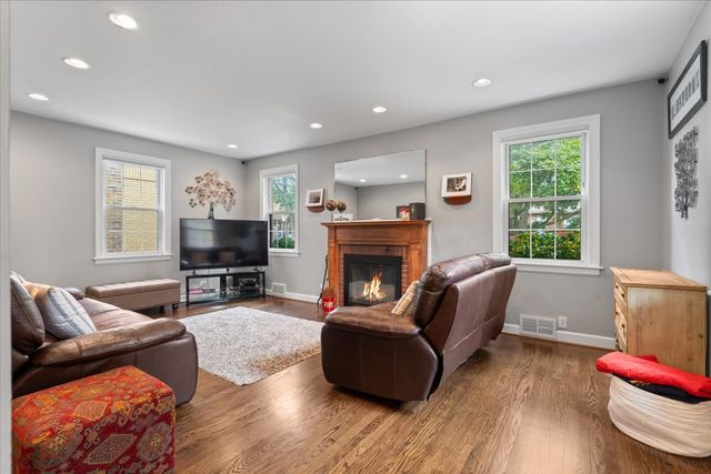 7315 W Lunt Avenue, Chicago, IL 60631