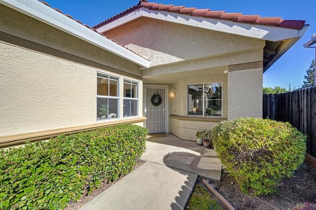 106 Pascoe Ct, Folsom, CA 95630