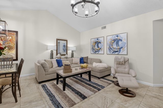 6658 Via Regina 10, Boca Raton, FL 33433