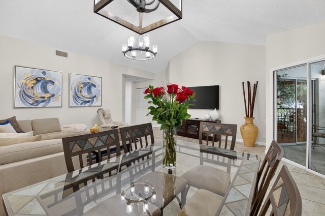 6658 Via Regina 10, Boca Raton, FL 33433