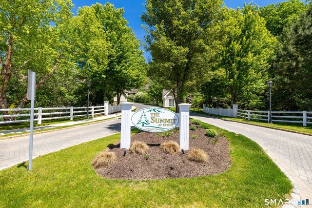 6 Lockwood Circle 6, Bethel, CT 06801