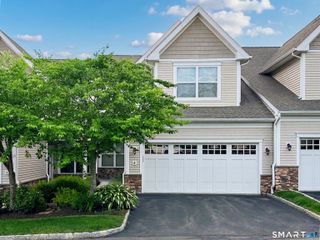 6 Lockwood Circle 6, Bethel, CT 06801
