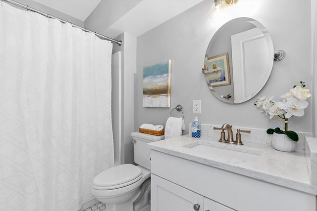6 Risley Rd 1, Winchester, MA 01890