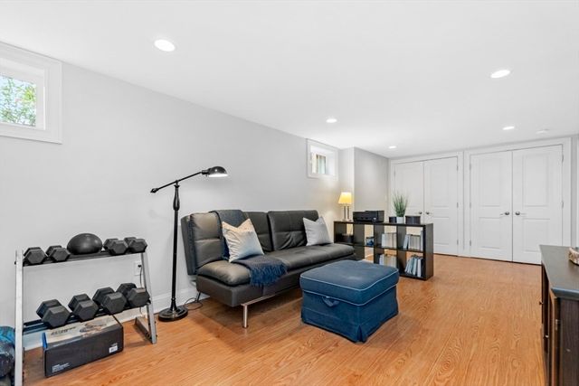 6 Risley Rd 1, Winchester, MA 01890