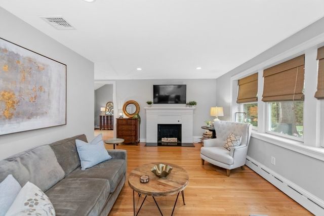 6 Risley Rd 1, Winchester, MA 01890