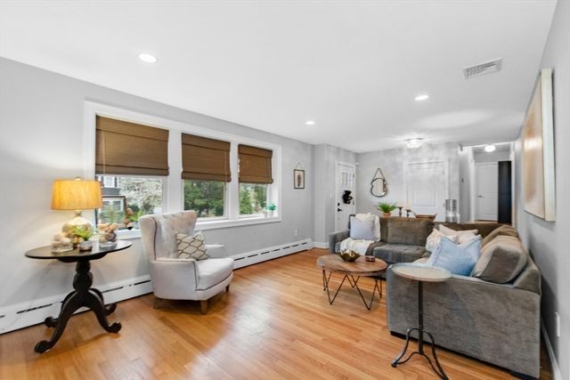6 Risley Rd 1, Winchester, MA 01890