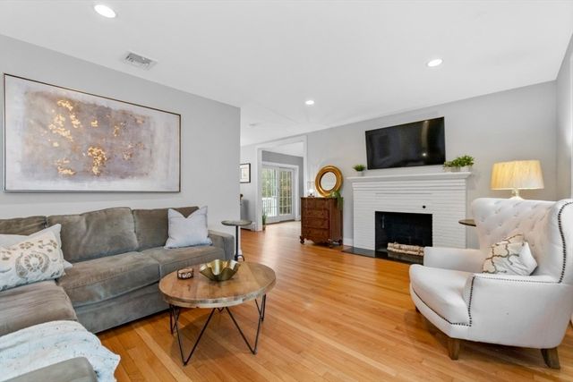 6 Risley Rd 1, Winchester, MA 01890