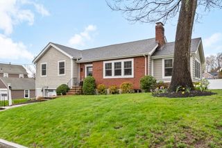 6 Risley Rd 1, Winchester, MA 01890