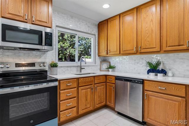 515 Golden Valley Drive, St Louis, MO 63129