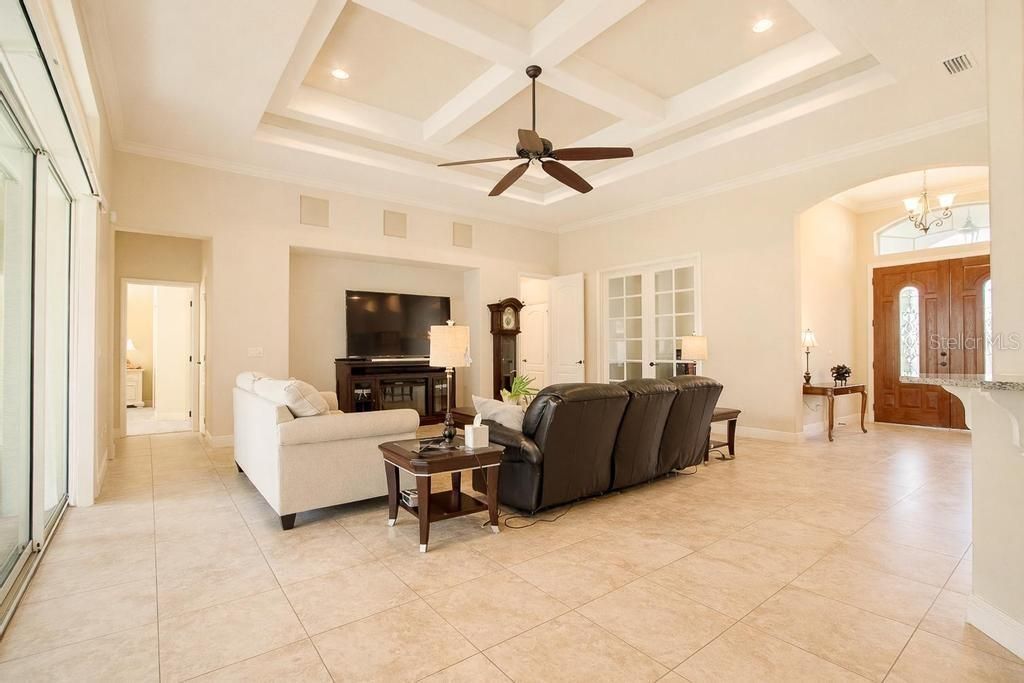 Image 14 of property listing at 15950 SPLENDID OAKS LANE, Tavares, FL 32778