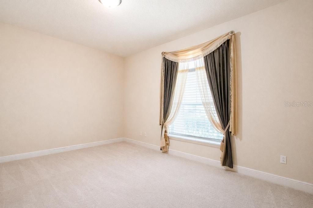 Image 28 of property listing at 15950 SPLENDID OAKS LANE, Tavares, FL 32778